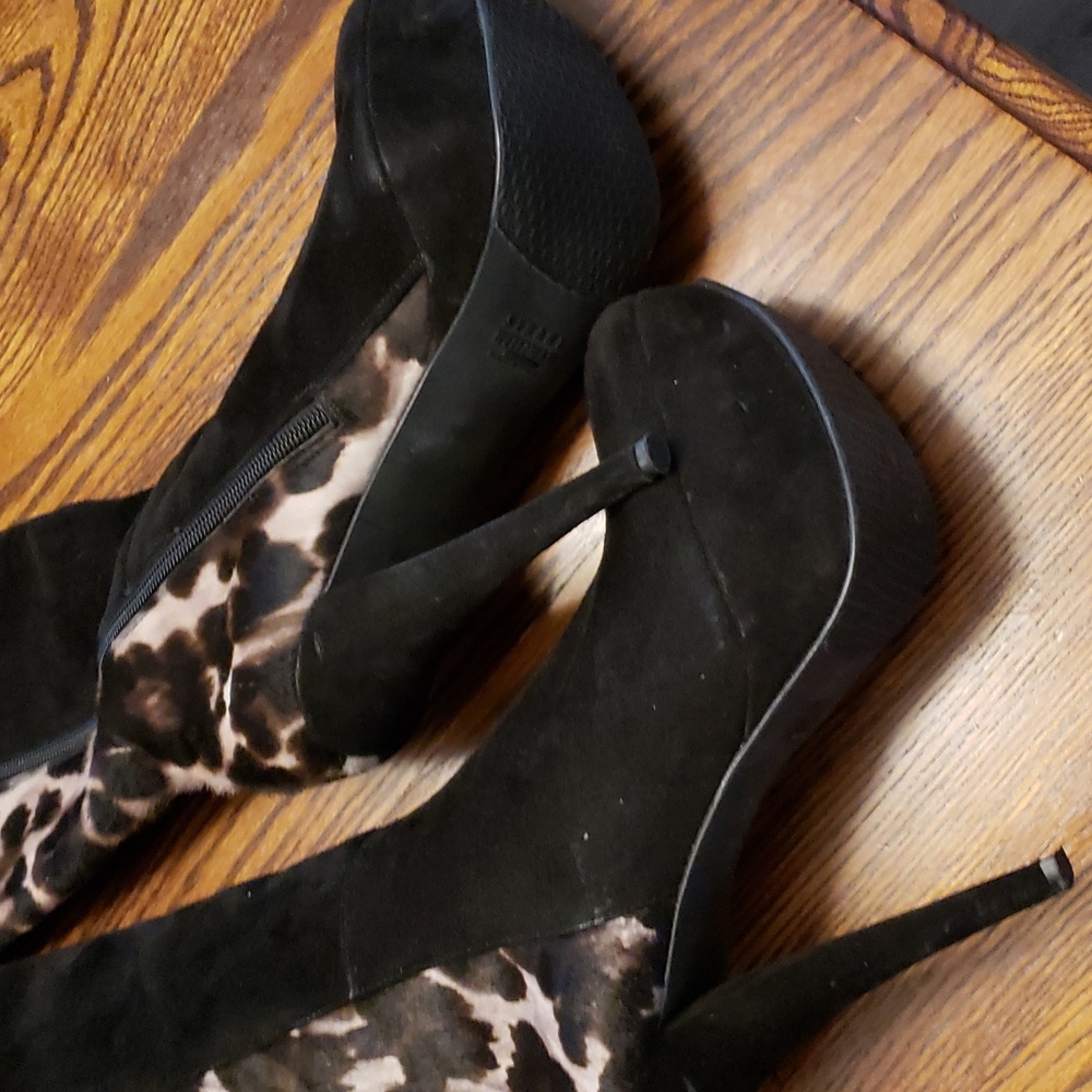 Stuart Weitzman boots - Picture 2 of 7